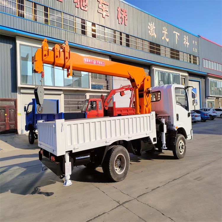 基隆市三轮随车吊定制 农用改装机自备吊中瑞长期出售